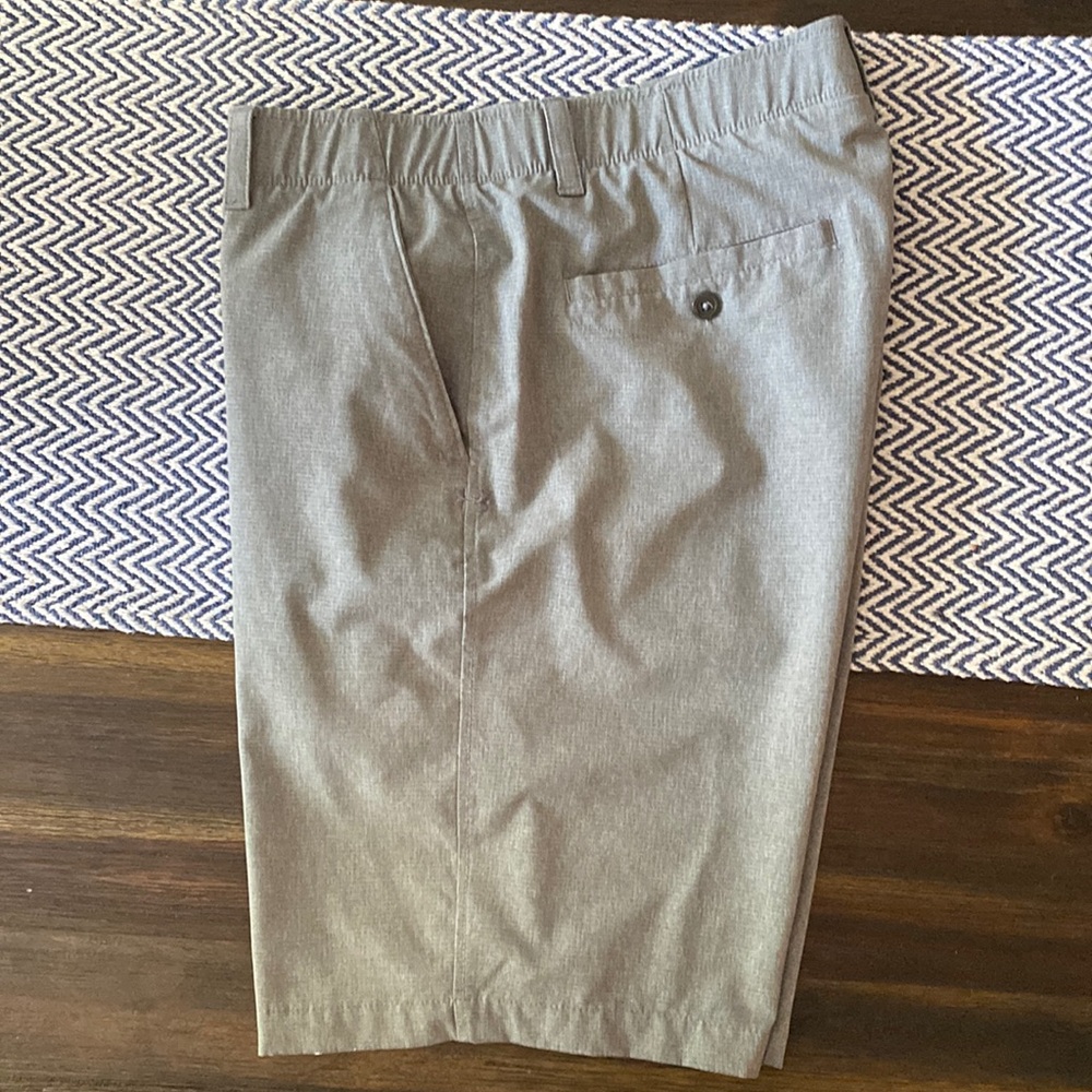 Under Armour gray men’s shorts
